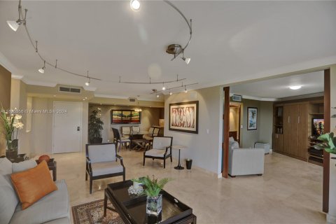 Condo in Key Biscayne, Florida, 2 bedrooms  № 1241473 - photo 27