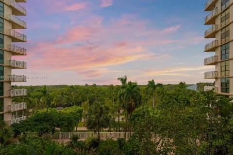 Condo in Key Biscayne, Florida, 2 bedrooms  № 1241473 - photo 1