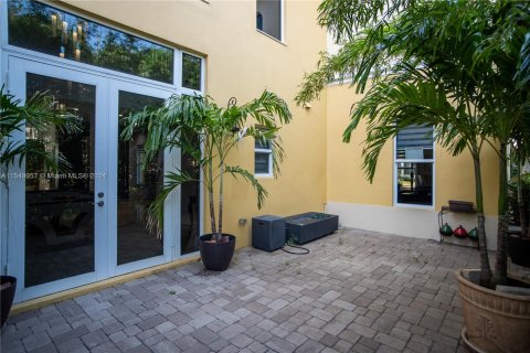 Casa en venta en Coconut Creek, Florida, 5 dormitorios, 482.07 m2 № 1071981 - foto 8