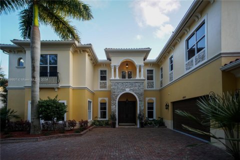 Casa en venta en Coconut Creek, Florida, 5 dormitorios, 482.07 m2 № 1071981 - foto 2