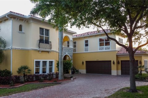 Casa en venta en Coconut Creek, Florida, 5 dormitorios, 482.07 m2 № 1071981 - foto 1