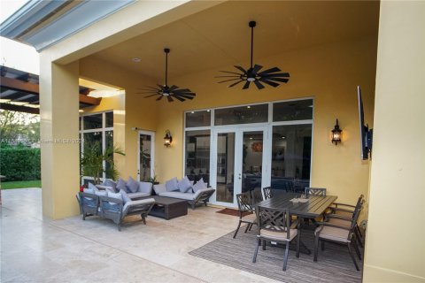 Casa en venta en Coconut Creek, Florida, 5 dormitorios, 482.07 m2 № 1071981 - foto 25