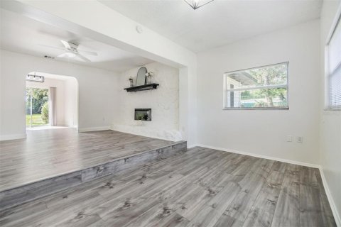 Casa en venta en Tampa, Florida, 4 dormitorios, 189.52 m2 № 1352495 - foto 3