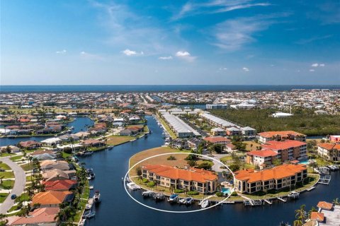 Copropriété à vendre à Punta Gorda, Floride: 2 chambres, 137.22 m2 № 1214153 - photo 1