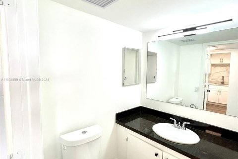 Condo in Hollywood, Florida, 1 bedroom  № 1184223 - photo 9