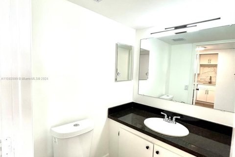 Condo in Hollywood, Florida, 1 bedroom  № 1184223 - photo 8