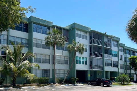 Condo in Hollywood, Florida, 1 bedroom  № 1184223 - photo 27