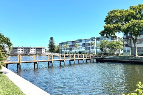 Condo in Hollywood, Florida, 1 bedroom  № 1184223 - photo 26