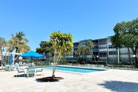 Condo in Hollywood, Florida, 1 bedroom  № 1184223 - photo 24