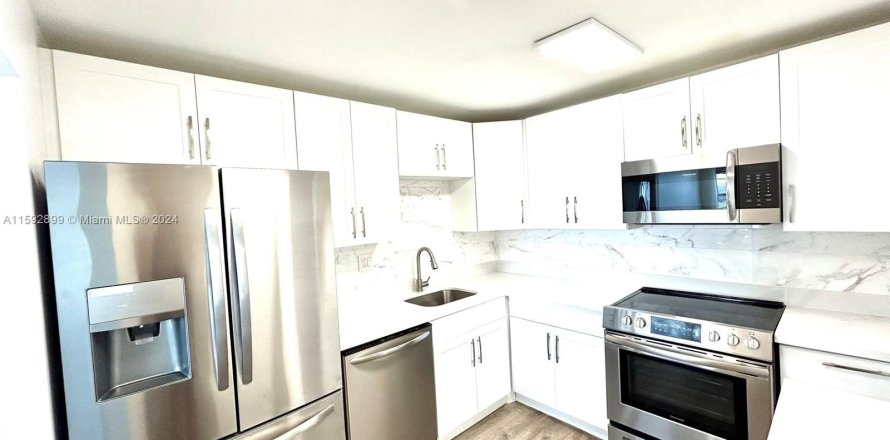 Condo in Hollywood, Florida, 1 bedroom  № 1184223