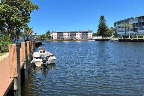 Condo in Hollywood, Florida, 1 bedroom  № 1184223 - photo 19