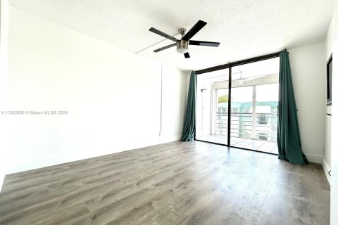 Copropriété à vendre à Hollywood, Floride: 1 chambre, 72.46 m2 № 1184223 - photo 11