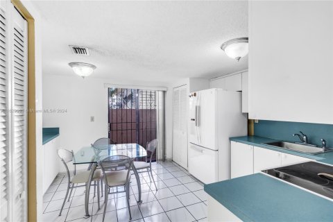 Townhouse in Miami, Florida 2 bedrooms, 83.24 sq.m. № 1295203 - photo 9