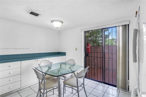 Townhouse in Miami, Florida 2 bedrooms, 83.24 sq.m. № 1295203 - photo 10