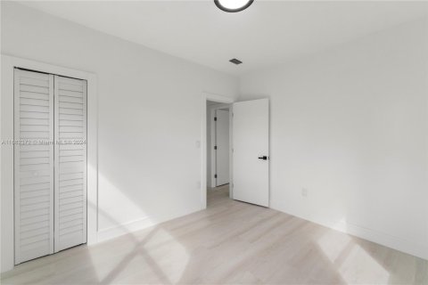 Casa en venta en Miami, Florida, 3 dormitorios, 83.89 m2 № 1415782 - foto 10