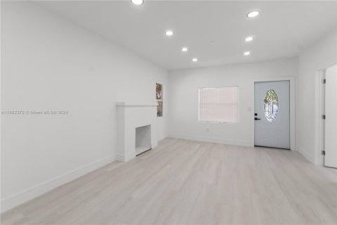 Casa en venta en Miami, Florida, 3 dormitorios, 83.89 m2 № 1415782 - foto 3