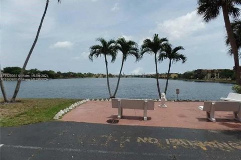 Condominio en venta en Miami, Florida, 2 dormitorios, 122.35 m2 № 1415784 - foto 18