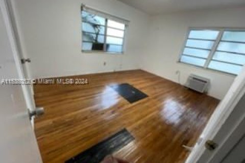 Condominio en venta en Miami Beach, Florida, 2 dormitorios, 380.9 m2 № 1024105 - foto 8