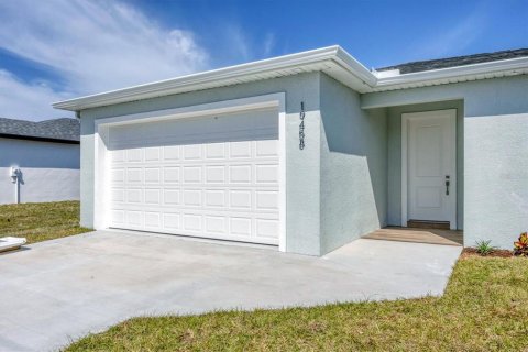 House in Port Charlotte, Florida 3 bedrooms, 146.32 sq.m. № 1043348 - photo 2