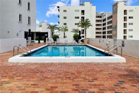 Condo in Miami Beach, Florida, 1 bedroom  № 1237862 - photo 16