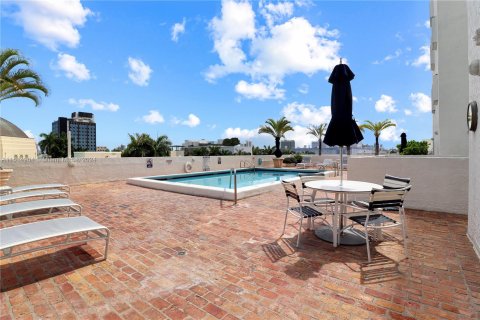 Condo in Miami Beach, Florida, 1 bedroom  № 1237862 - photo 15