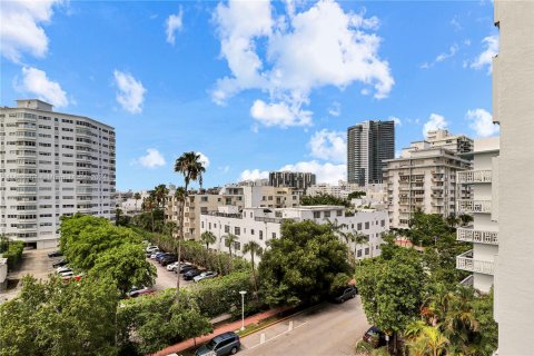 Condominio en venta en Miami Beach, Florida, 1 dormitorio, 68.75 m2 № 1237862 - foto 14