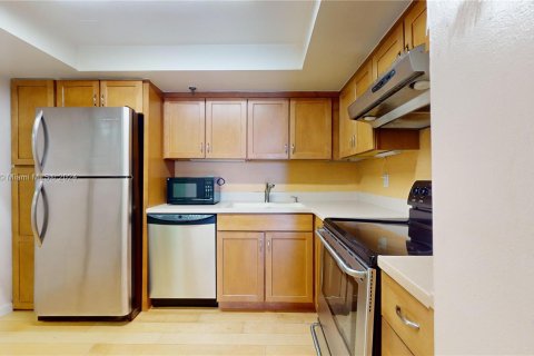 Condo in Miami Beach, Florida, 1 bedroom  № 1237862 - photo 26