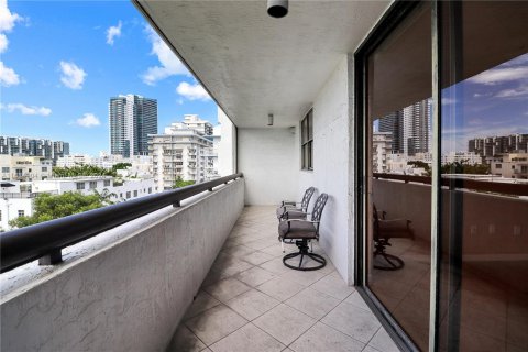 Condo in Miami Beach, Florida, 1 bedroom  № 1237862 - photo 11