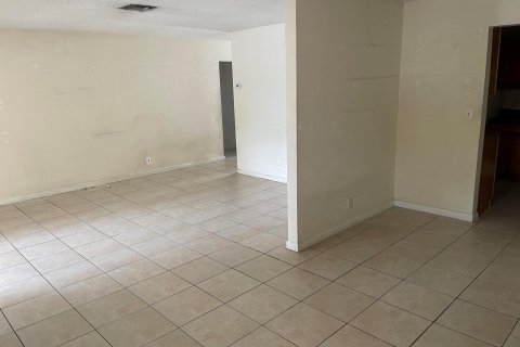 Commercial property in Coral Springs, Florida 567.63 sq.m. № 1057986 - photo 6