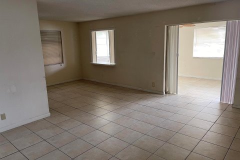 Купить коммерческую недвижимость в Корал-Спрингс, Флорида 567.63м2, № 1057986 - фото 8