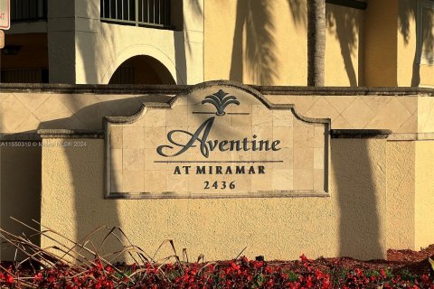 Condominio en venta en Miramar, Florida, 2 dormitorios, 100.33 m2 № 1064951 - foto 1