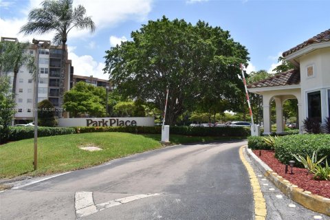 Copropriété à vendre à Pembroke Pines, Floride: 2 chambres, 102.19 m2 № 1291856 - photo 26