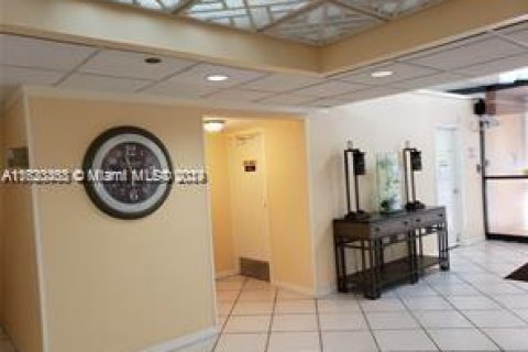 Copropriété à vendre à Pembroke Pines, Floride: 2 chambres, 102.19 m2 № 1291856 - photo 20