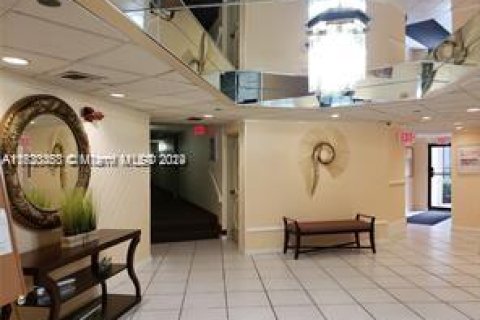 Copropriété à vendre à Pembroke Pines, Floride: 2 chambres, 102.19 m2 № 1291856 - photo 21