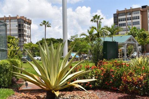 Condo in Pembroke Pines, Florida, 2 bedrooms  № 1291856 - photo 27