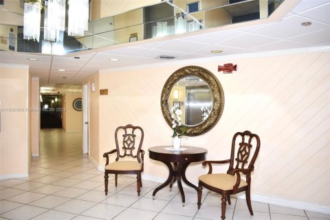 Condo in Pembroke Pines, Florida, 2 bedrooms  № 1291856 - photo 19