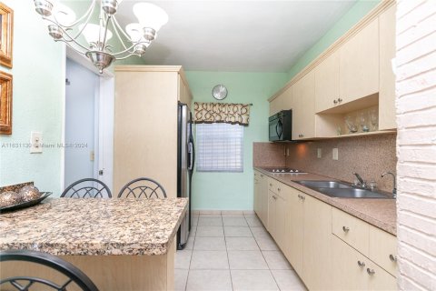 Villa ou maison à vendre à Miami Gardens, Floride: 2 chambres, 79.34 m2 № 1291857 - photo 14