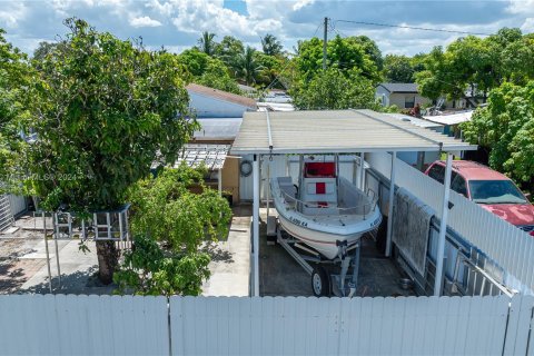 House in Miami Gardens, Florida 2 bedrooms, 79.34 sq.m. № 1291857 - photo 7