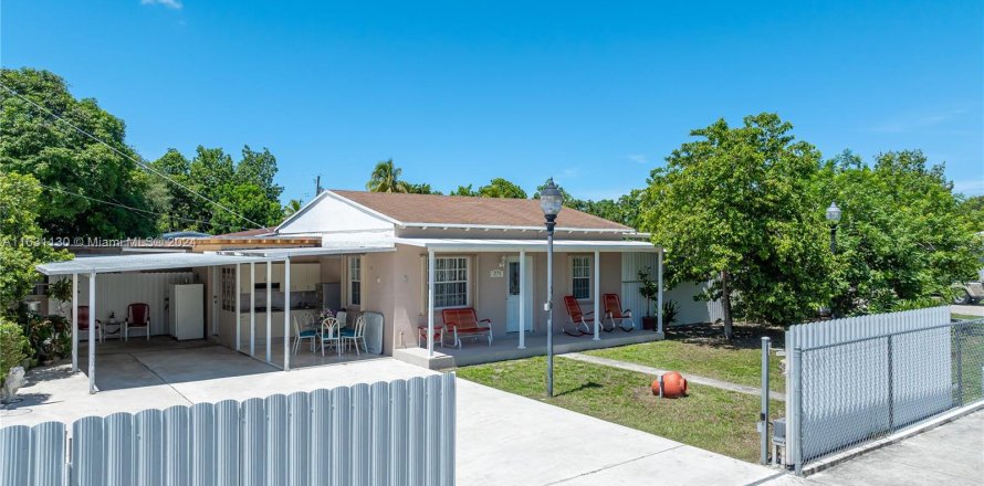 Villa ou maison à Miami Gardens, Floride 2 chambres, 79.34 m2 № 1291857