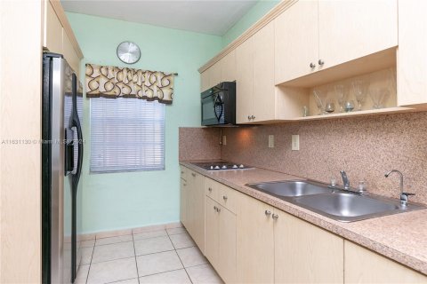 Villa ou maison à vendre à Miami Gardens, Floride: 2 chambres, 79.34 m2 № 1291857 - photo 15