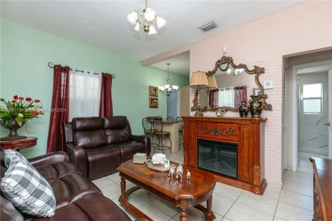 Villa ou maison à vendre à Miami Gardens, Floride: 2 chambres, 79.34 m2 № 1291857 - photo 10