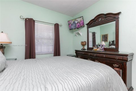 Villa ou maison à vendre à Miami Gardens, Floride: 2 chambres, 79.34 m2 № 1291857 - photo 25