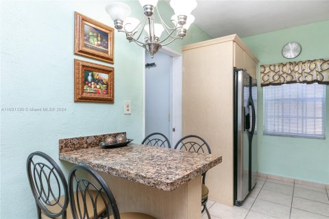 Villa ou maison à vendre à Miami Gardens, Floride: 2 chambres, 79.34 m2 № 1291857 - photo 13