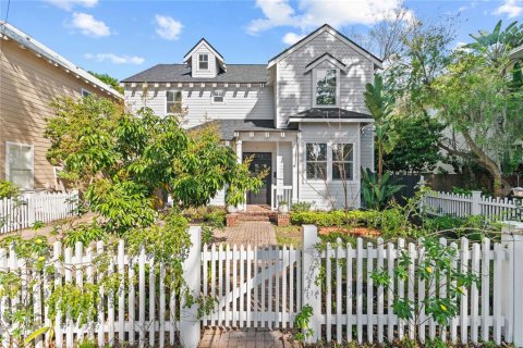 Villa ou maison à vendre à Orlando, Floride: 4 chambres, 295.24 m2 № 1069067 - photo 1