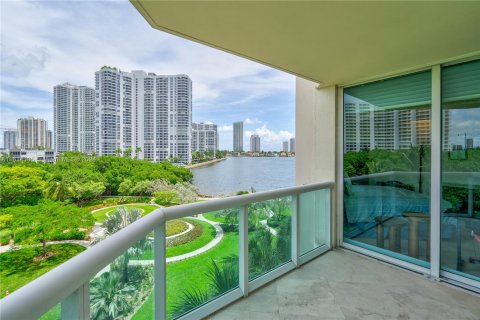 Condominio en venta en Aventura, Florida, 2 dormitorios, 149.57 m2 № 1294353 - foto 8