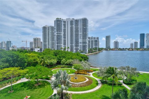 Condo in Aventura, Florida, 2 bedrooms  № 1294353 - photo 2