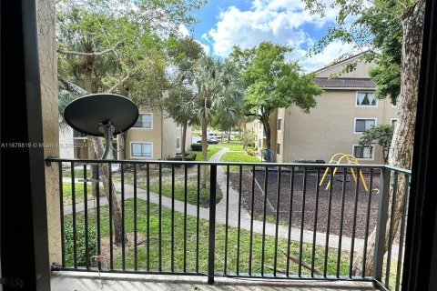 Condo in Coral Springs, Florida, 2 bedrooms  № 1405847 - photo 12