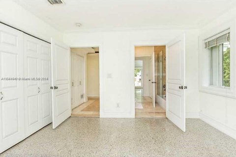 Casa en venta en Miami Shores, Florida, 3 dormitorios, 218.6 m2 № 1058092 - foto 19