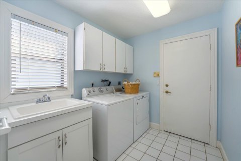 Townhouse in West Palm Beach, Florida 3 bedrooms, 230.49 sq.m. № 1171195 - photo 28