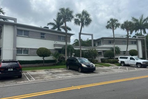Condominio en venta en Bay Harbor Islands, Florida, 2 dormitorios, 96.8 m2 № 1078350 - foto 1